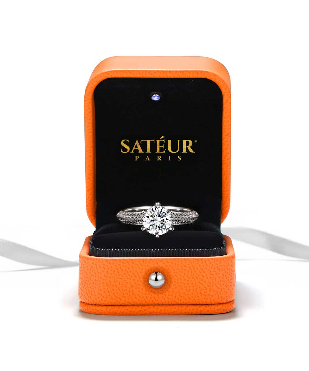 Satéur Royale Ring™, 18K White Gold, Round Cut