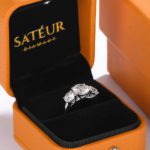 Satéur Tri-pierre Ring™