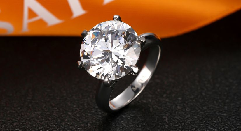 Satéur Ring – Cheap Engagement Rings that Look Expensive