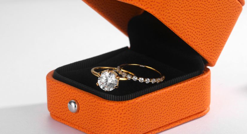 Anillo de compromiso de oro para mujer con diamantes naturales éticos