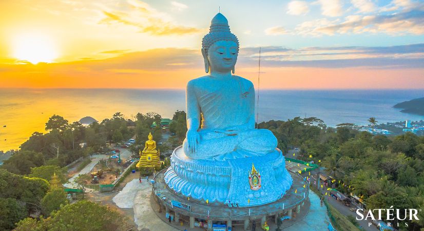 Thailand Den store Buddha på Phuket ved Siam Park City-forslag