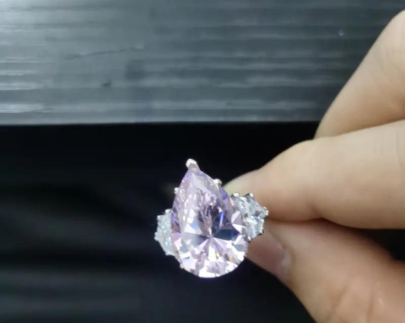 Choix cristallin : les meilleurs cristaux pour les bagues de fiançailles -  Satéur
